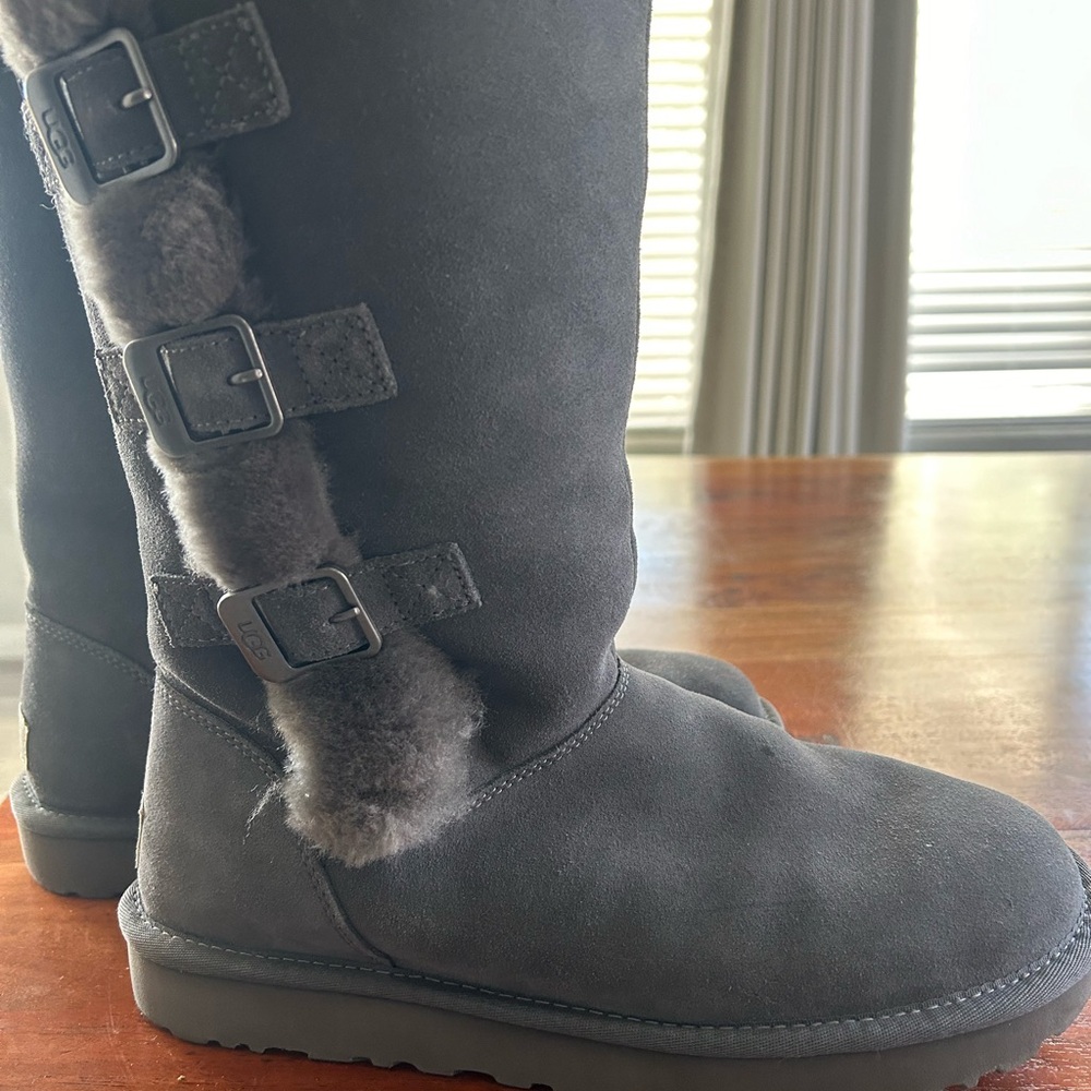 Uggs  **nearly new**Klea size 10
